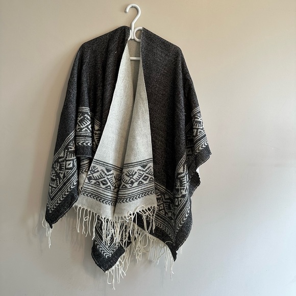 Reversible Shawl - Picture 1 of 2